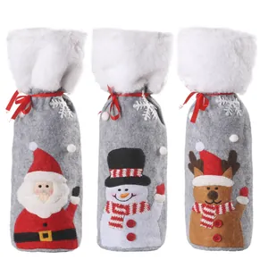 Set di 3 copribottiglie natalizi con Babbo Natale, pupazzo di neve e renna in feltro