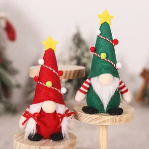 Stehende Weihnachts-Wichtel aus Plüsch mit roten und grünen Hüten und Sternen