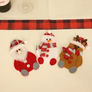 Juego de porta cubiertos navideños con diseños de Papá Noel, muñeco de nieve y reno