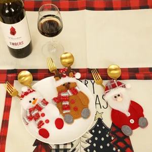 Juego de tres porta cubiertos navideños de fieltro con diseños de Papá Noel, reno y nieve