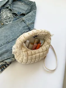 Sac nuage matelassé beige spacieux avec compartiment pour smartphone et maquillage