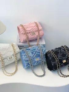 Sacs à bandoulière en denim matelassé avec chaîne en quatre couleurs élégantes