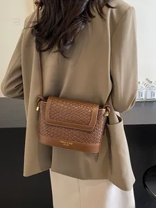 Sac Bandoulière en Cuir PU Tissé à la Mode pour Femmes 2025 Nouveau Sac à Épaule Carré Petit Couleur Contraste Simple Sac à Main Décontracté Polyvalent