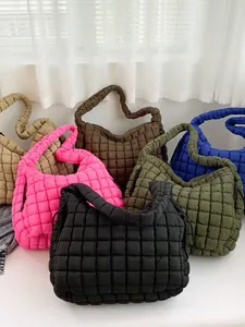 Gewatteerde puffer hobo tassen in diverse kleuren met zachte textuur en grote capaciteit