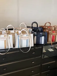 Retro gestreepte canvas draagtassen in diverse kleuren met lederen bies en grote inhoud