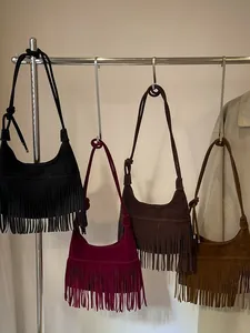 Retro crossbodytassen van imitatie suède met lange franjes in vier trendy kleuren