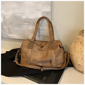 Sac fourre-tout rétro en similicuir marron avec poignées et bandoulière réglable
