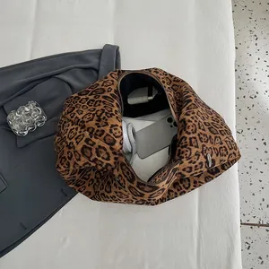 Vintage leopard print tote bag with large capacity hobo design and zipper closure
