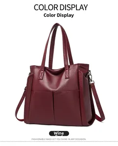 Détail du sac cabas bordeaux avec poches latérales et bandoulière amovible