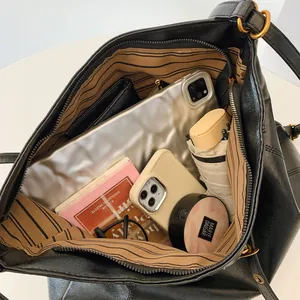 Bolso tote grande de cuero PU negro con interior espacioso para tablet y accesorios