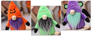 Trois gnomes d'Halloween en peluche avec chapeaux colorés et ailes de chauve-souris
