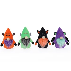 Lot de quatre gnomes d'Halloween en peluche avec motifs de citrouille, chauve-souris
