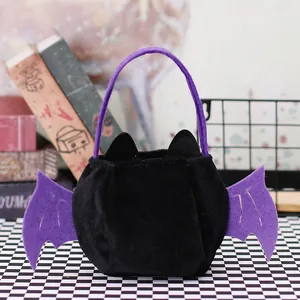 Plüsch Halloween Fledermaus Süßigkeitentüte mit lila Flügeln und weichem Griff