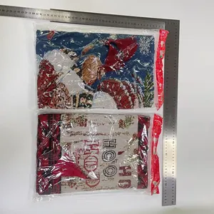 Vista detallada de manteles individuales de Navidad con muñeco de nieve y medidas de 32x24cm