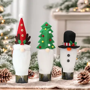 Set di 3 copribottiglie di vino natalizi con graziosi disegni di gnomi, renne e pupazzi di neve