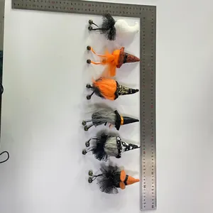 Dettaglio di 6 ciondoli per bambole di Halloween con misure di taglia e campanelli