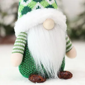 Gnomo natalizio in peluche con cappello verde lavorato a maglia per decorazioni