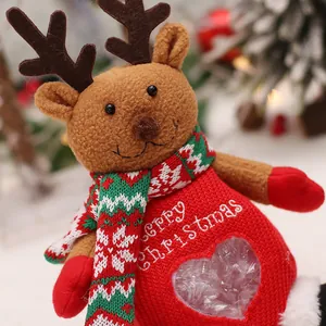 Weihnachts-Rentier-Plüschpuppe mit rotem Strickpullover und transparentem Herzfenster
