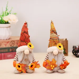 Gnomo di Peluche per la Festa del Ringraziamento Con Girasole Foglia d'Acero Cappello a Quadri Decorazione Autunnale da Tavolo