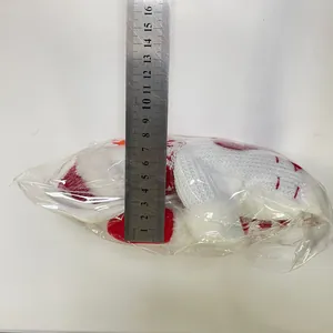 Vista dettagliata della larghezza di 8,5 cm di una fibbia per tende natalizie imballata