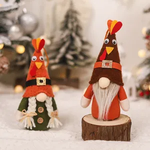 Gnomi del Ringraziamento fatti a mano con cappelli a tacchino su base in legno