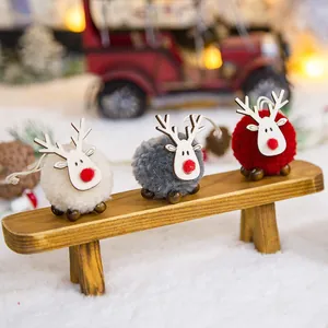Tres renos navideños de fieltro con pompones de felpa y astas de madera decorativas