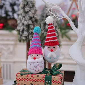 Schattige gebreide kerstkabouter hangers met puntmutsen voor kerstboomdecoratie