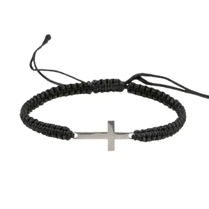Bracciale in corda nera intrecciata a mano con ciondolo a croce in metallo argentato