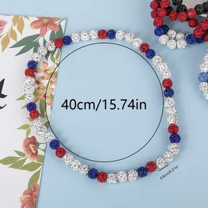 Vue détaillée des perles strass 8mm rouge blanc bleu avec dimensions du collier 40cm