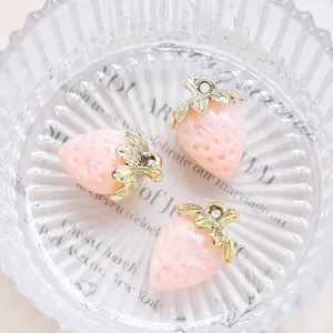 Pendentif fraise en acrylique rose avec feuilles dorées pour bijoux et colliers DIY