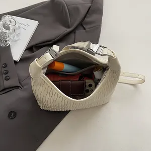 Schicke beige Falten-Hobo-Tasche mit großem Fassungsvermögen und mattem Kunstleder
