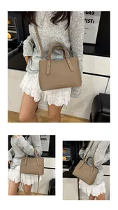 Dettagli della borsa tote kaki in pelle a grana con texture e tracolla sottile