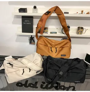 Borse a tracolla in nylon kaki, crema e nere con ampie cinghie e tasche multiple funzionali