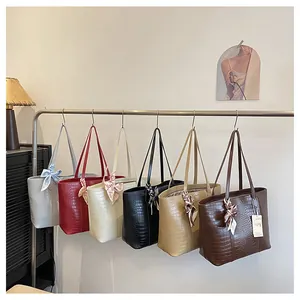 Détails de grands sacs fourre-tout à motif crocodile en six couleurs avec foulards