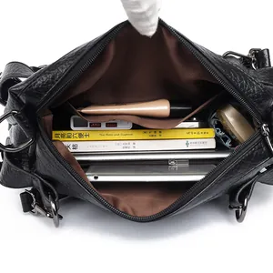 Large capacity black lychee leather tote bag with organized interior for daily commute