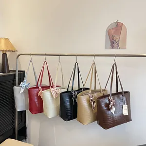 Sacs cabas minimalistes motif crocodile en six couleurs avec foulard en soie