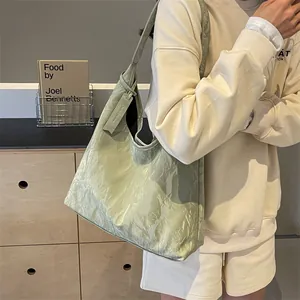 Grand Sac Cabas en Cuir PU pour Femmes Texture Plissée Sac Hobo à Épaule Minimaliste Décontracté Mode Main