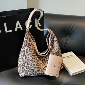 Sac Fourre-tout en Daim à Imprimé Léopard Rétro Grande Capacité Sac à Épaule Hobo Avec Porte-monnaie Femme Mode