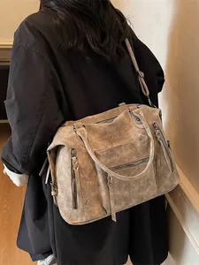 Grande borsa tote retrò in pelle taupe con trama vintage e tracolla regolabile