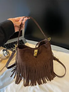 Sac Seau Vintage en Simili Daim à Franges pour Femmes Sac à Bandoulière Rétro à Glands Avec Fermoir Doré Sac à Main Bohème