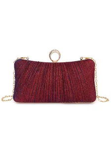 Pochette de soirée chic rouge pailletée avec fermoir anneau doré et fine bandoulière chaîne