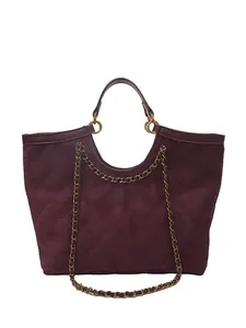 Sac fourre-tout matelassé bordeaux avec bandoulière chaîne et détails en bronze vintage