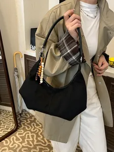 Retro zwarte hobo schoudertas met houten kralen decoratie voor dagelijks woon-werkverkeer
