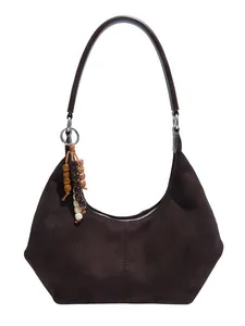 Retro koffiekleurige suède hobo tas met houten kralenhanger en minimalistisch ontwerp