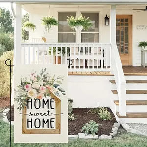 Dettaglio bandiera da giardino con scritta HOME sweet HOME e fiori con supporto in metallo