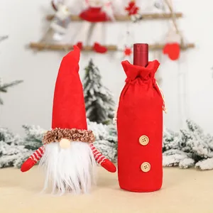 Weihnachts-Gnom Weinflaschenhüllen-Set mit rotem Filzhut und Holzknopf-Dekoration