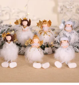 Detailsicht von fünf weißen Weihnachtsengel-Puppen mit gold- und silbernen Kronen