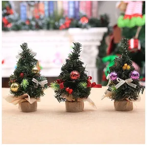 Set de mini árboles de Navidad de sobremesa con base de yute y adornos festivos