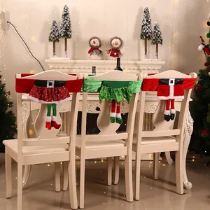 Coprisedie natalizi con design di Babbo Natale ed elfo con gambe 3D penzolanti