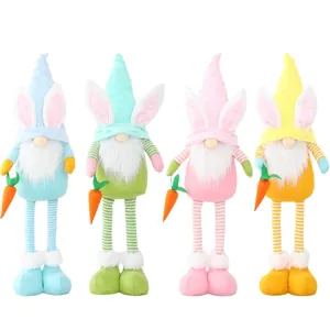 Lot de quatre gnomes de Pâques colorés avec oreilles de lapin et carottes déco